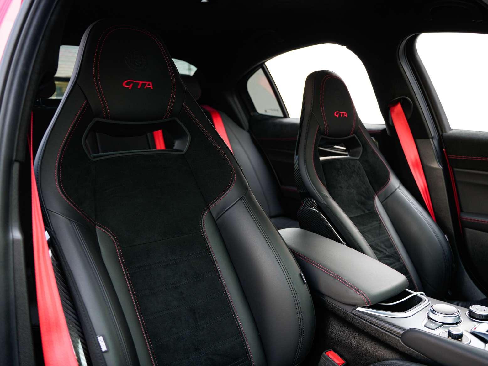 Alfa Romeo Giulia 2022 thumb 12