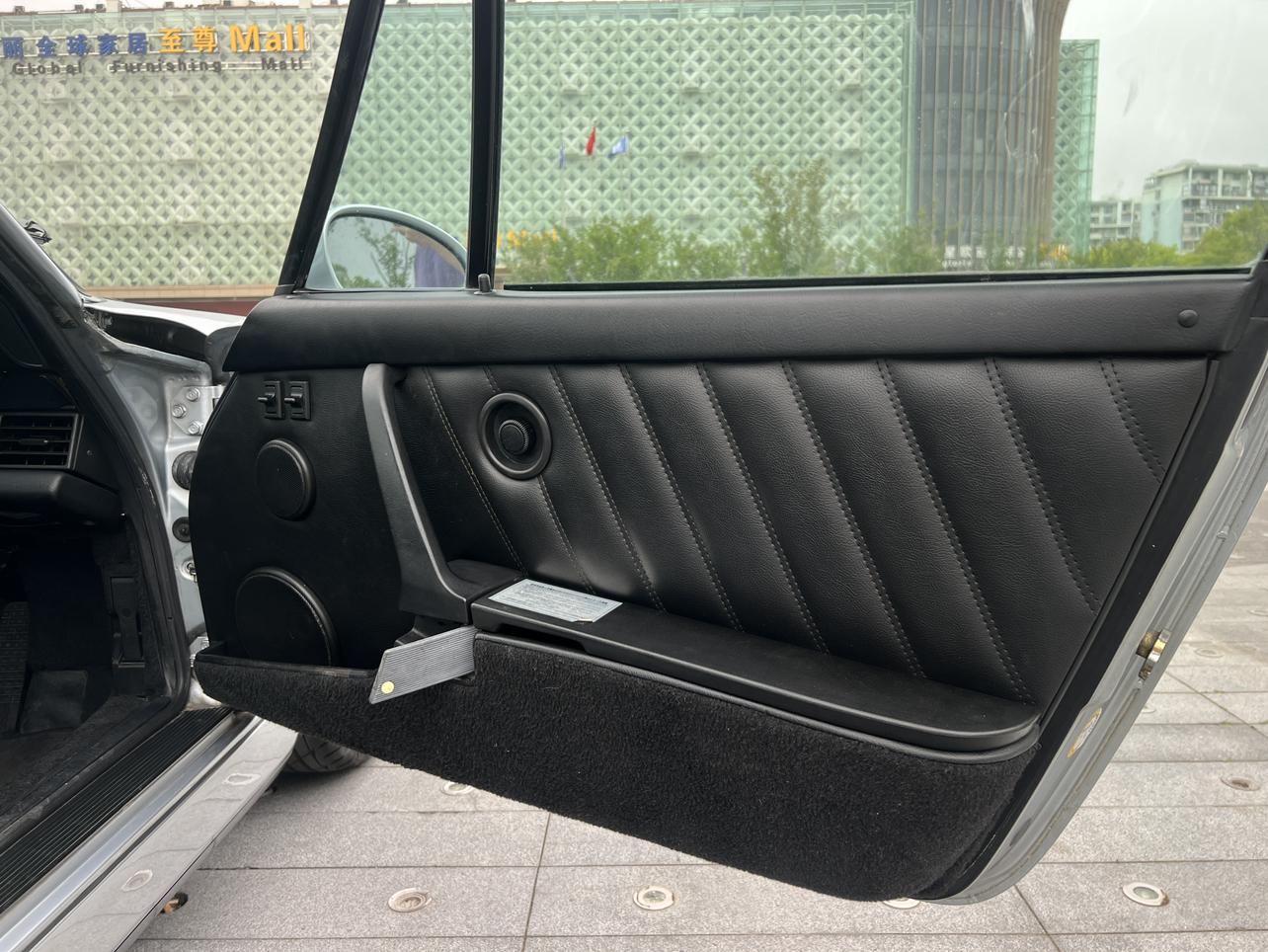 Porsche 911 1990 thumb 9