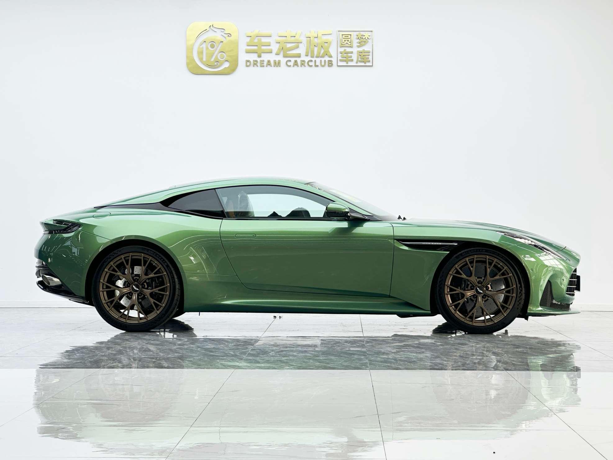 Aston Martin DB12 2024 thumb 5