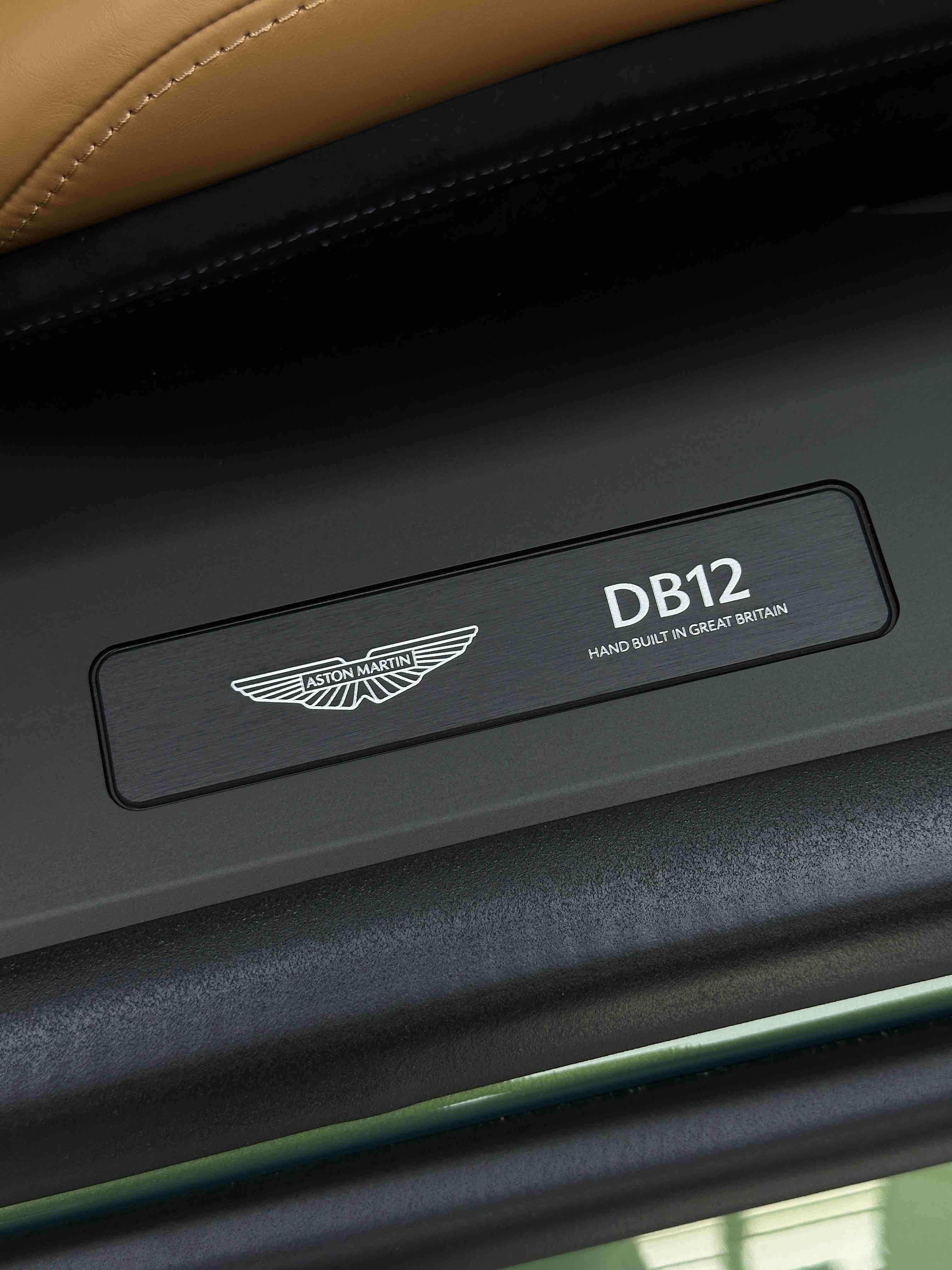 Aston Martin DB12 2024 thumb 11