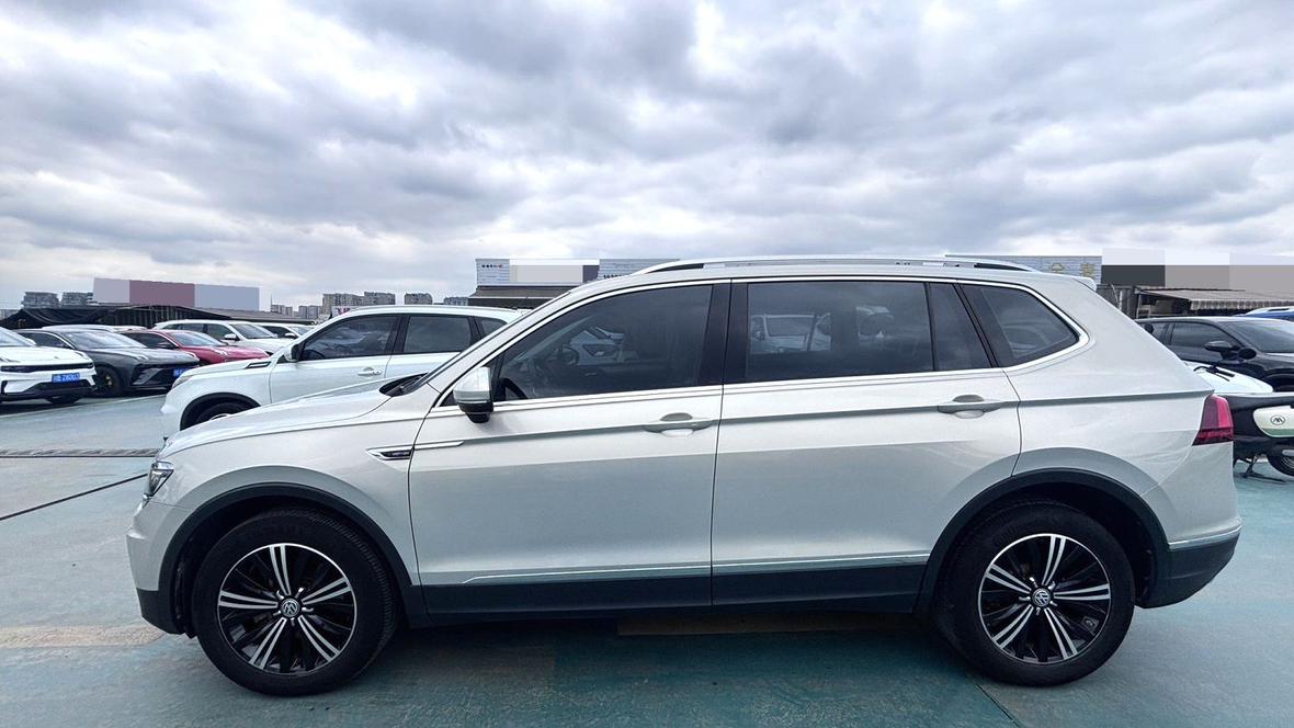 Volkswagen Tiguan 2017 thumb 2