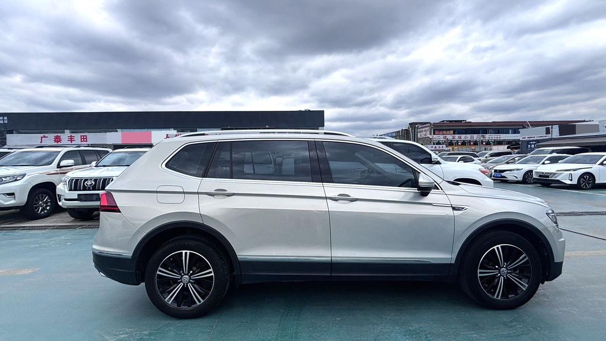 Volkswagen Tiguan 2017 thumb 6