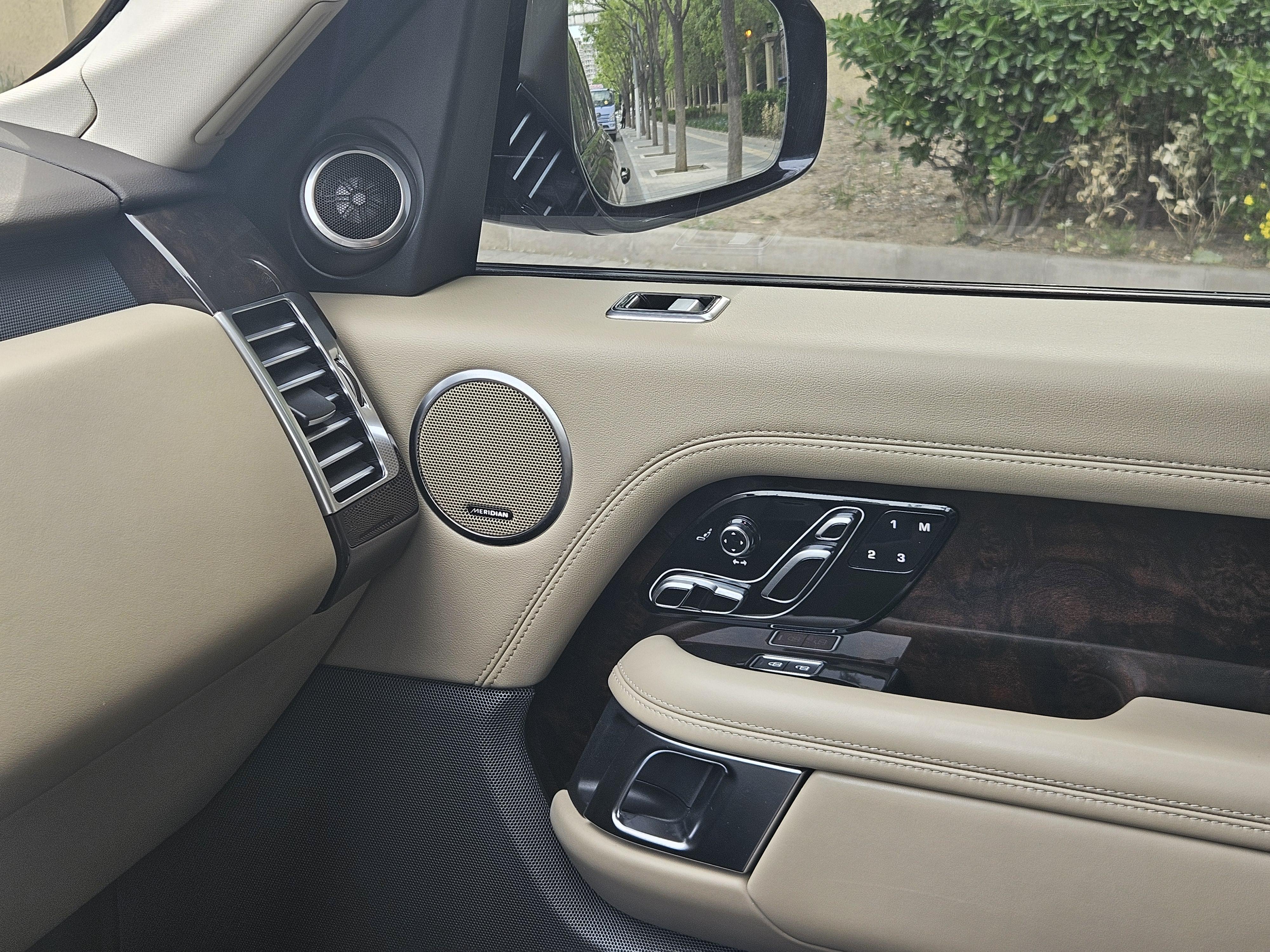 Land Rover Range Rover 2021 thumb 4