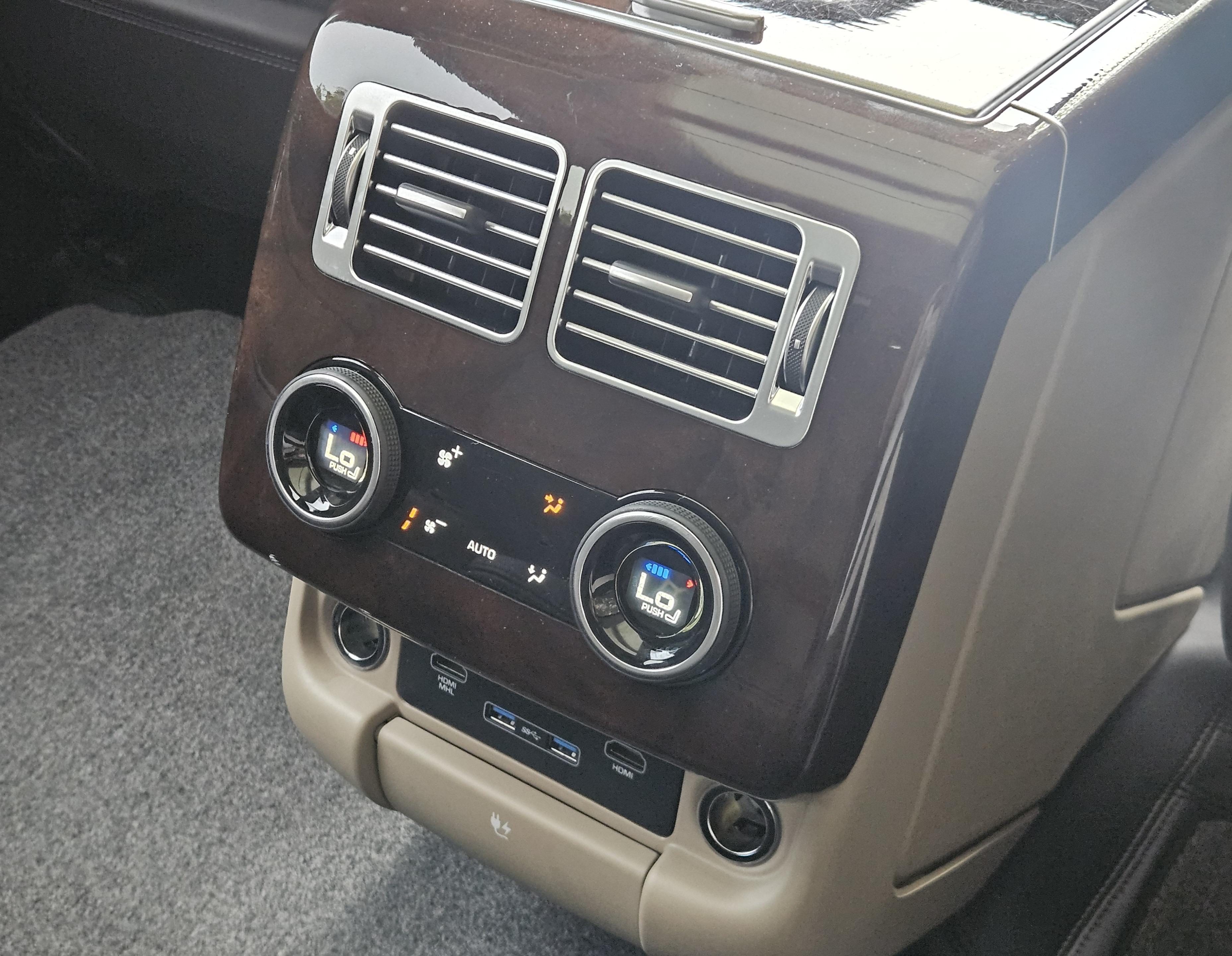 Land Rover Range Rover 2021 thumb 8