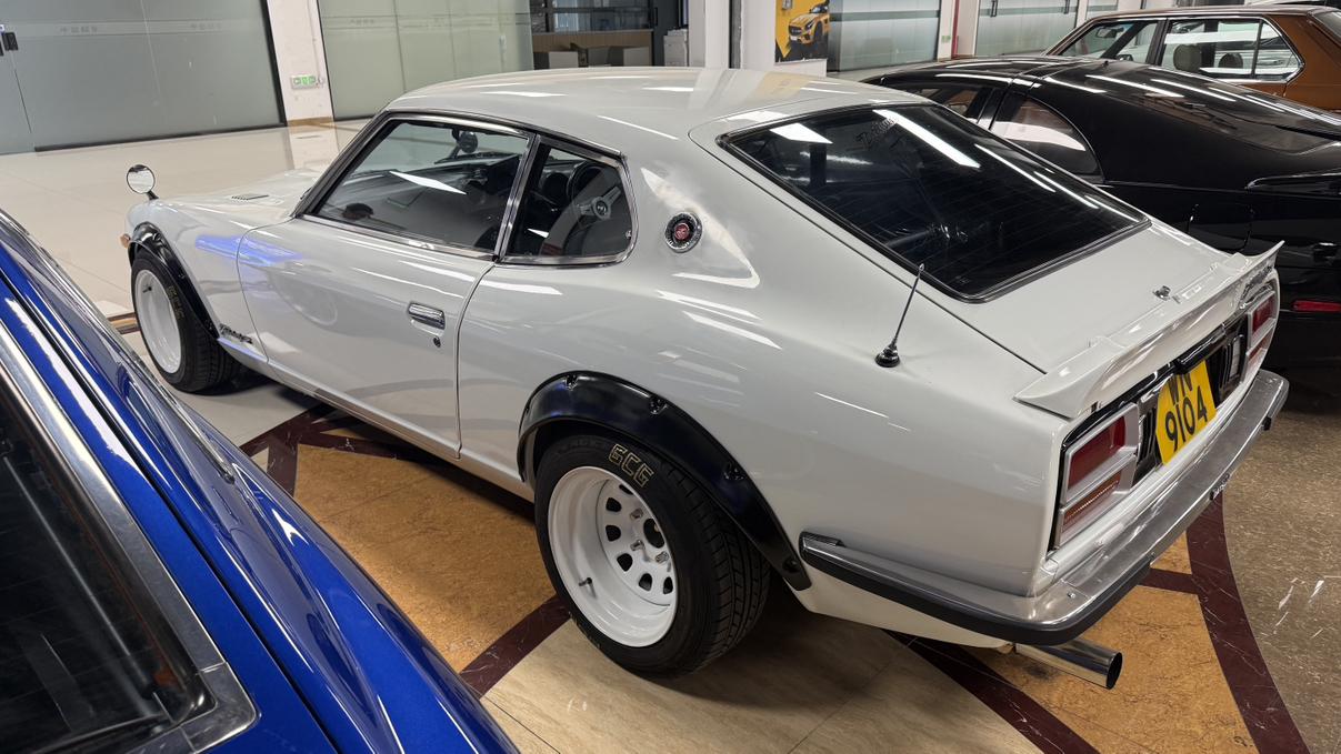 Nissan Fairlady Z 1969 thumb 2