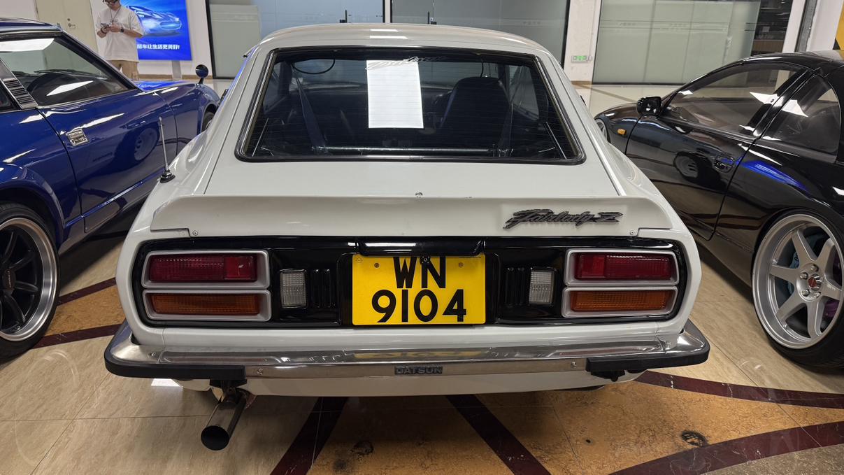 Nissan Fairlady Z 1969 thumb 3