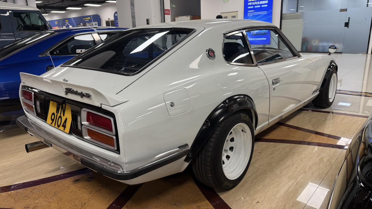Nissan Fairlady Z 1969 thumb 4