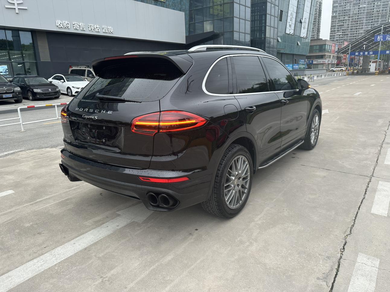 Porsche Cayenne 2016 thumb 4
