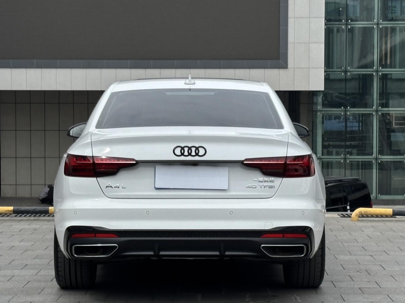 Audi A4 2024 thumb 2