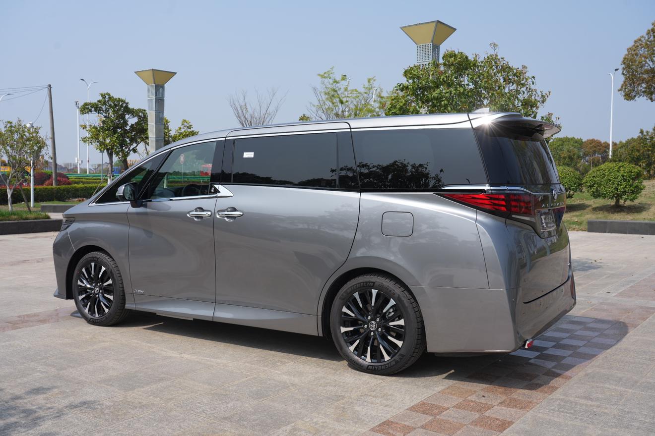 Toyota Alphard 2026 thumb 2