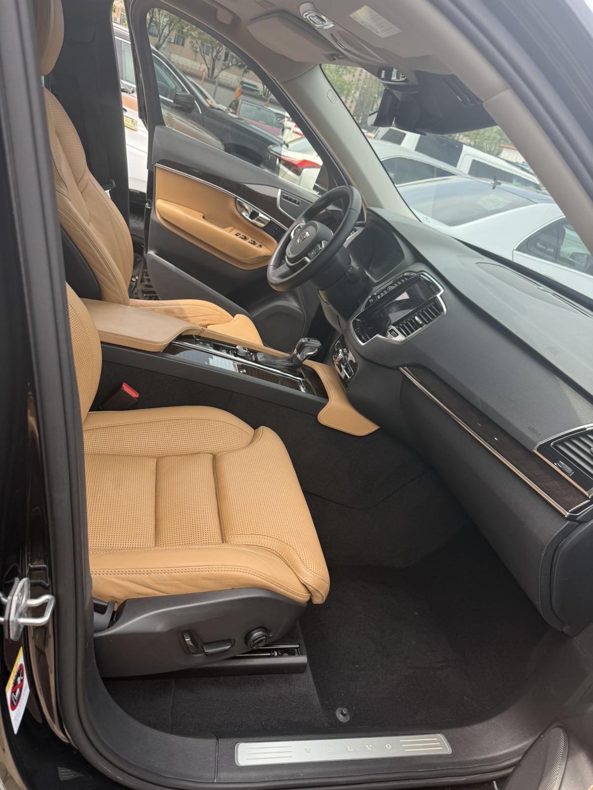Volvo XC90 2015 thumb 5