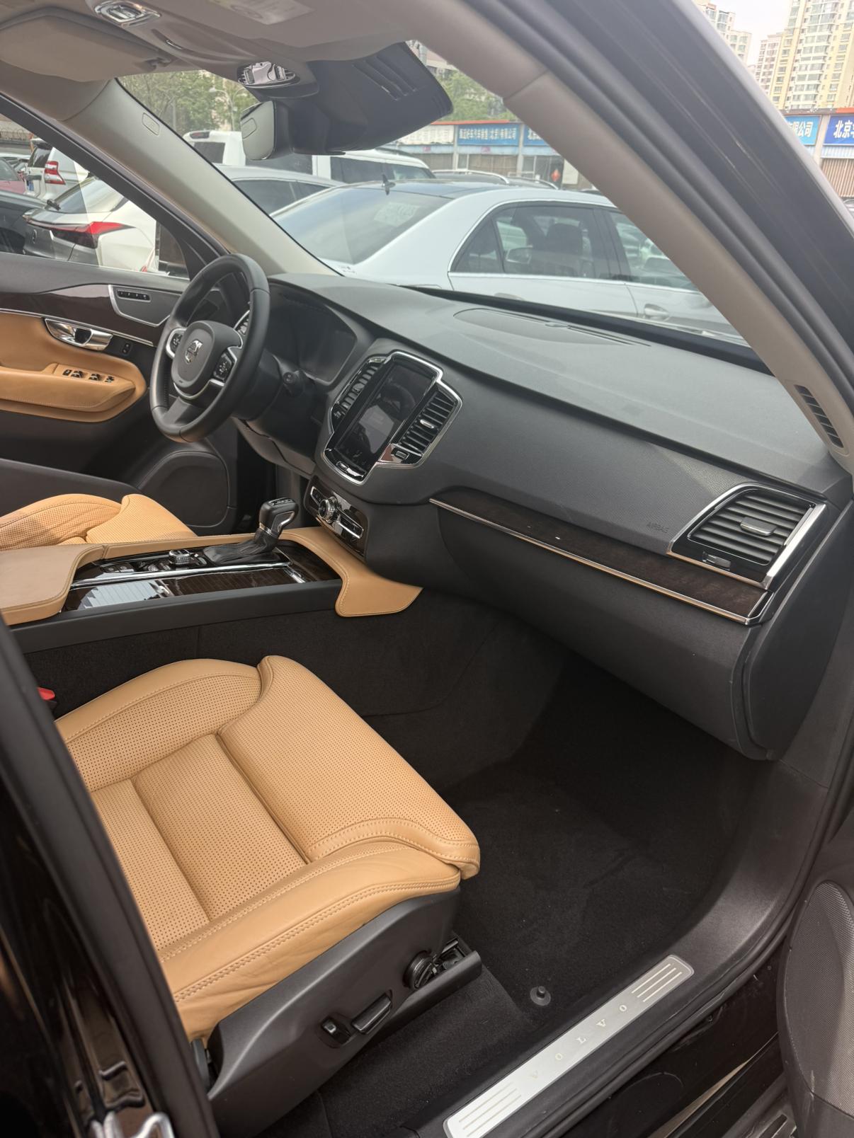 Volvo XC90 2015 thumb 12