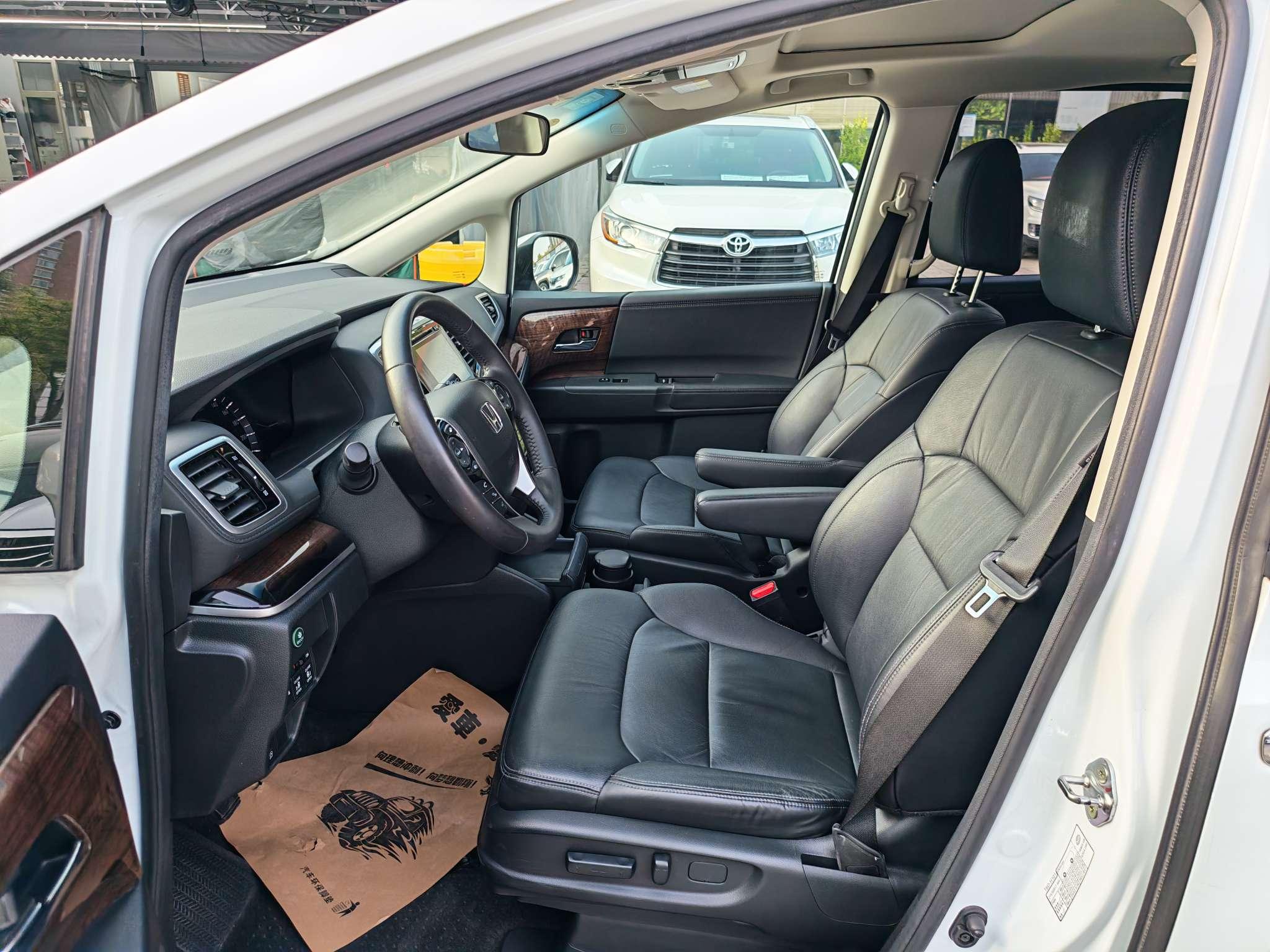 Honda Odyssey 2017 thumb 10