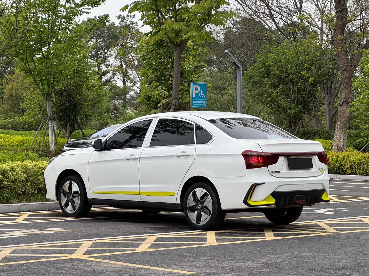 Dongfeng Aeolus E70 2023 thumb 3