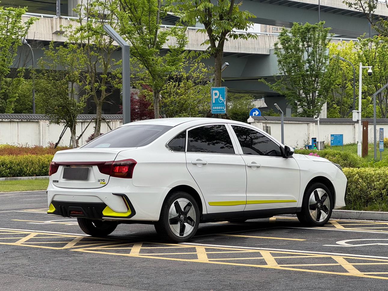 Dongfeng Aeolus E70 2023 thumb 5