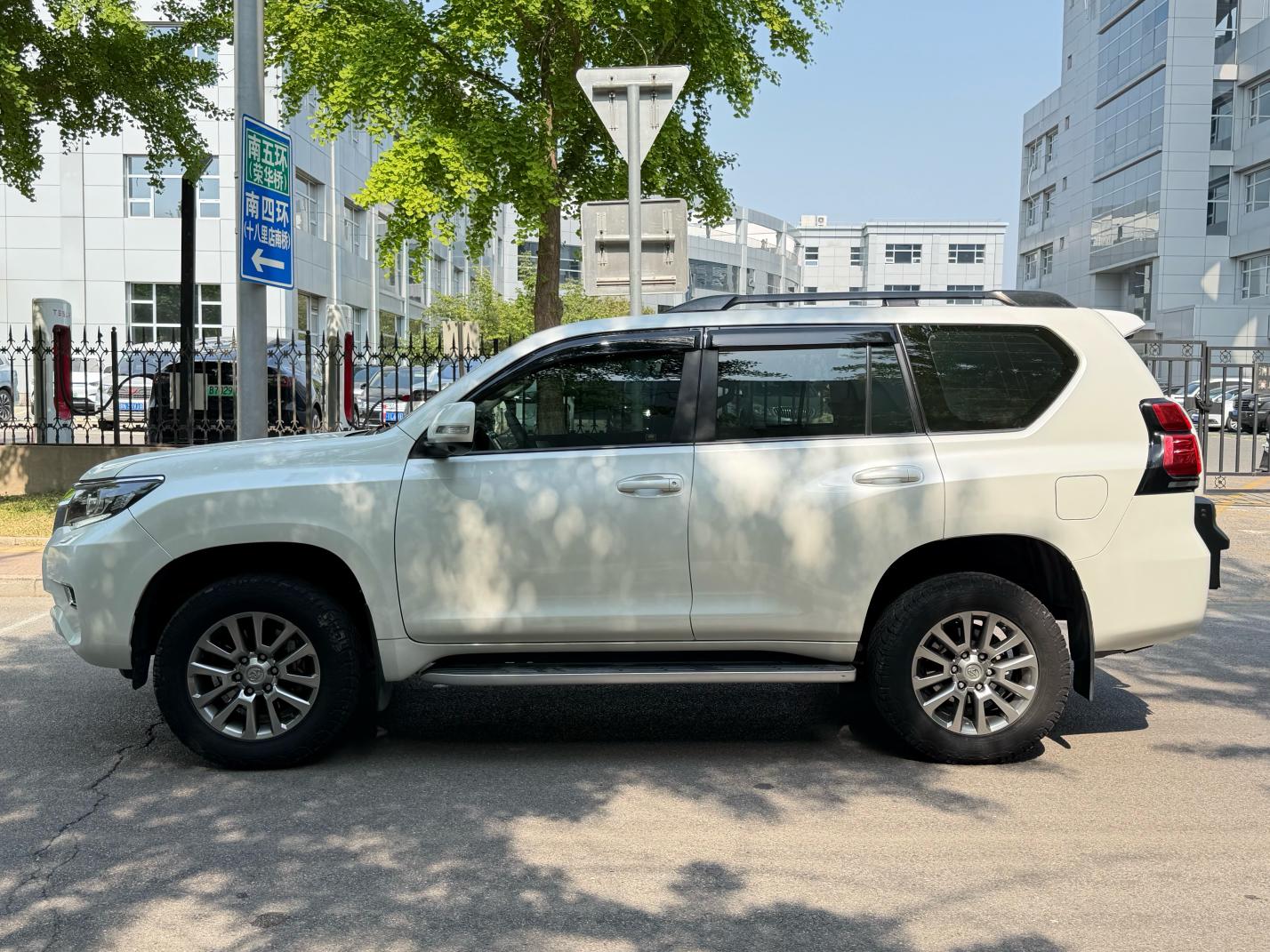 Toyota Land Cruiser Prado 2018 thumb 2