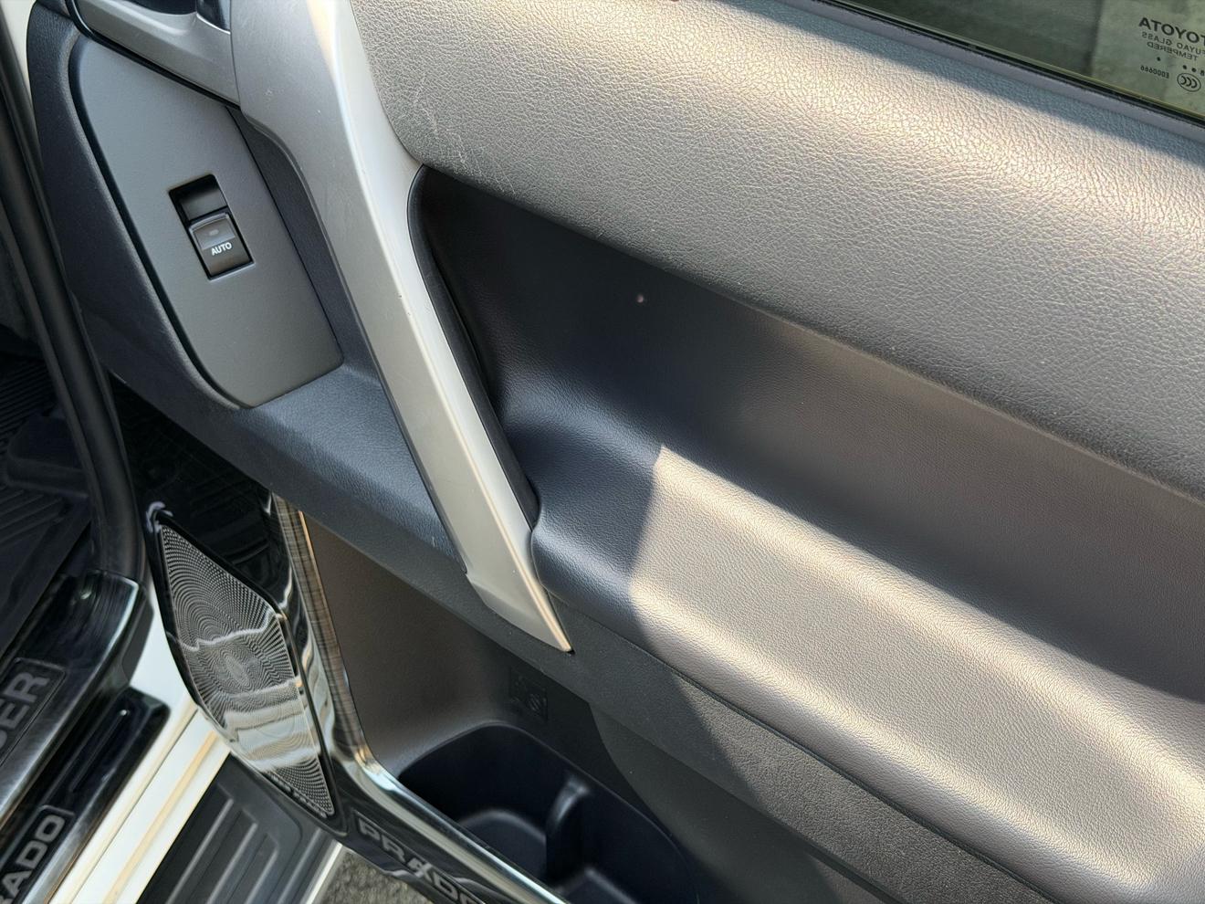 Toyota Land Cruiser Prado 2018 thumb 9