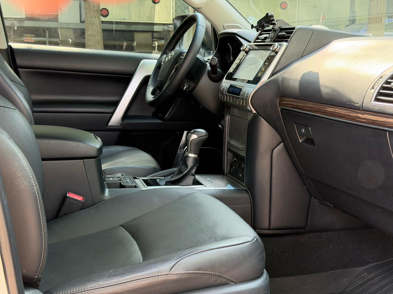 Toyota Land Cruiser Prado 2018 thumb 10