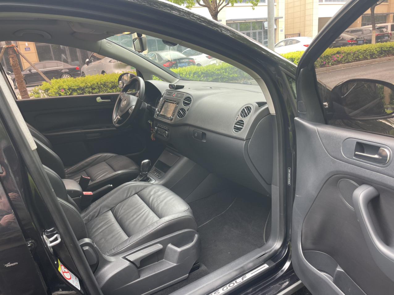Volkswagen Golf 2011 thumb 6