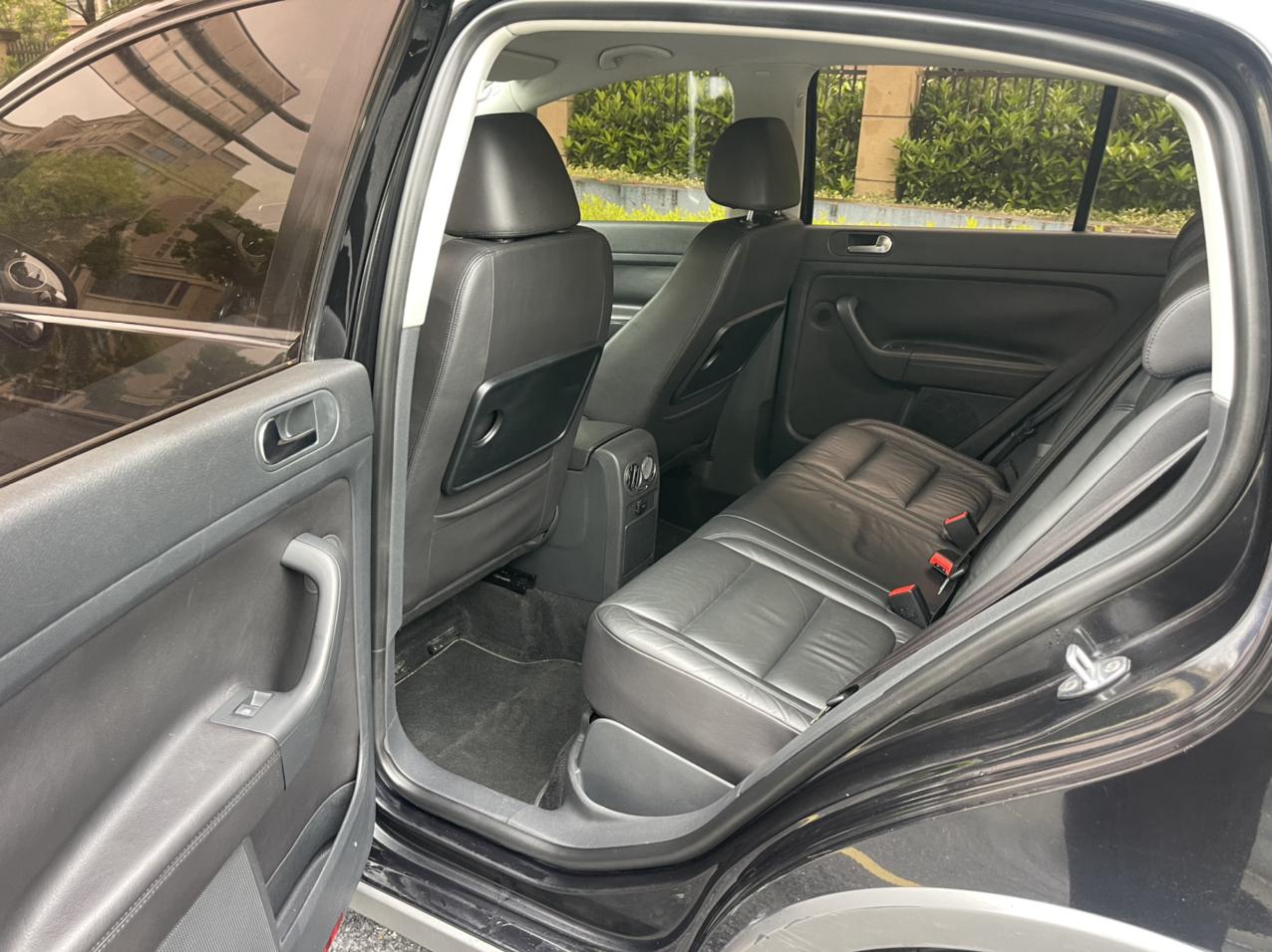 Volkswagen Golf 2011 thumb 10