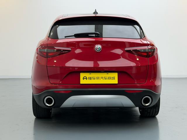 Alfa Romeo Stelvio 2017 thumb 4