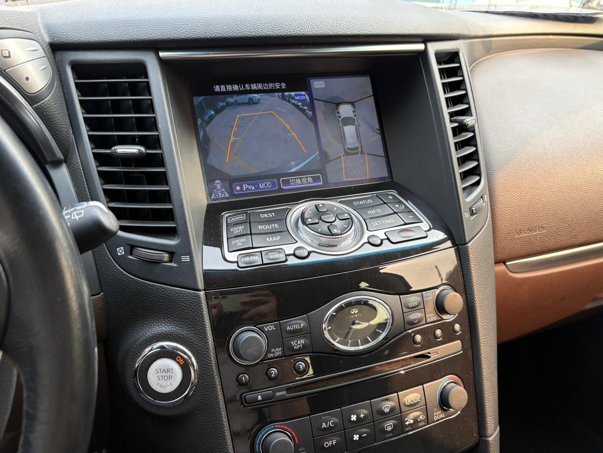 Infiniti QX70 2013 thumb 7