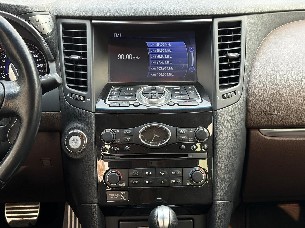 Infiniti QX70 2013 thumb 10