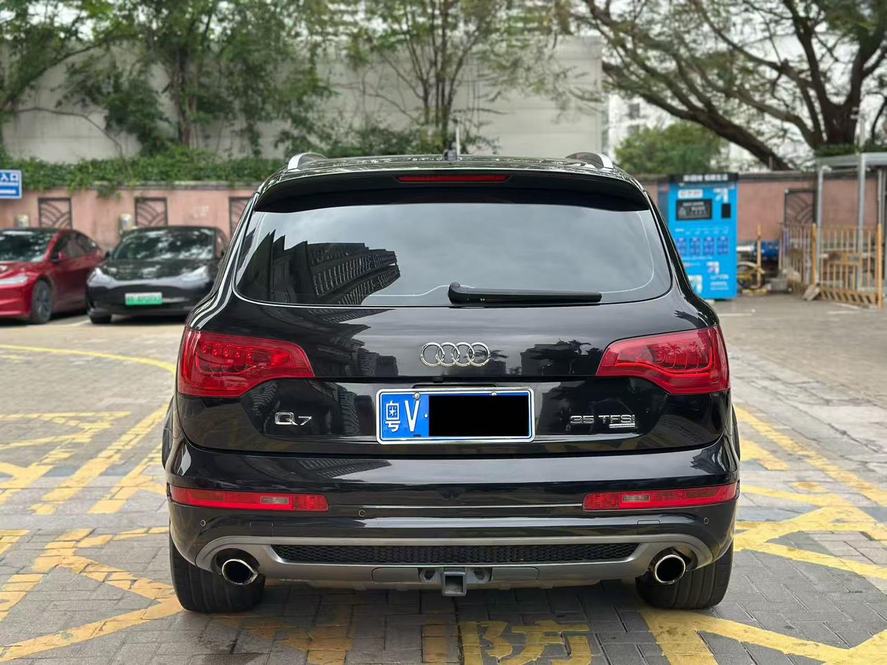 Audi Q7 2012 thumb 3