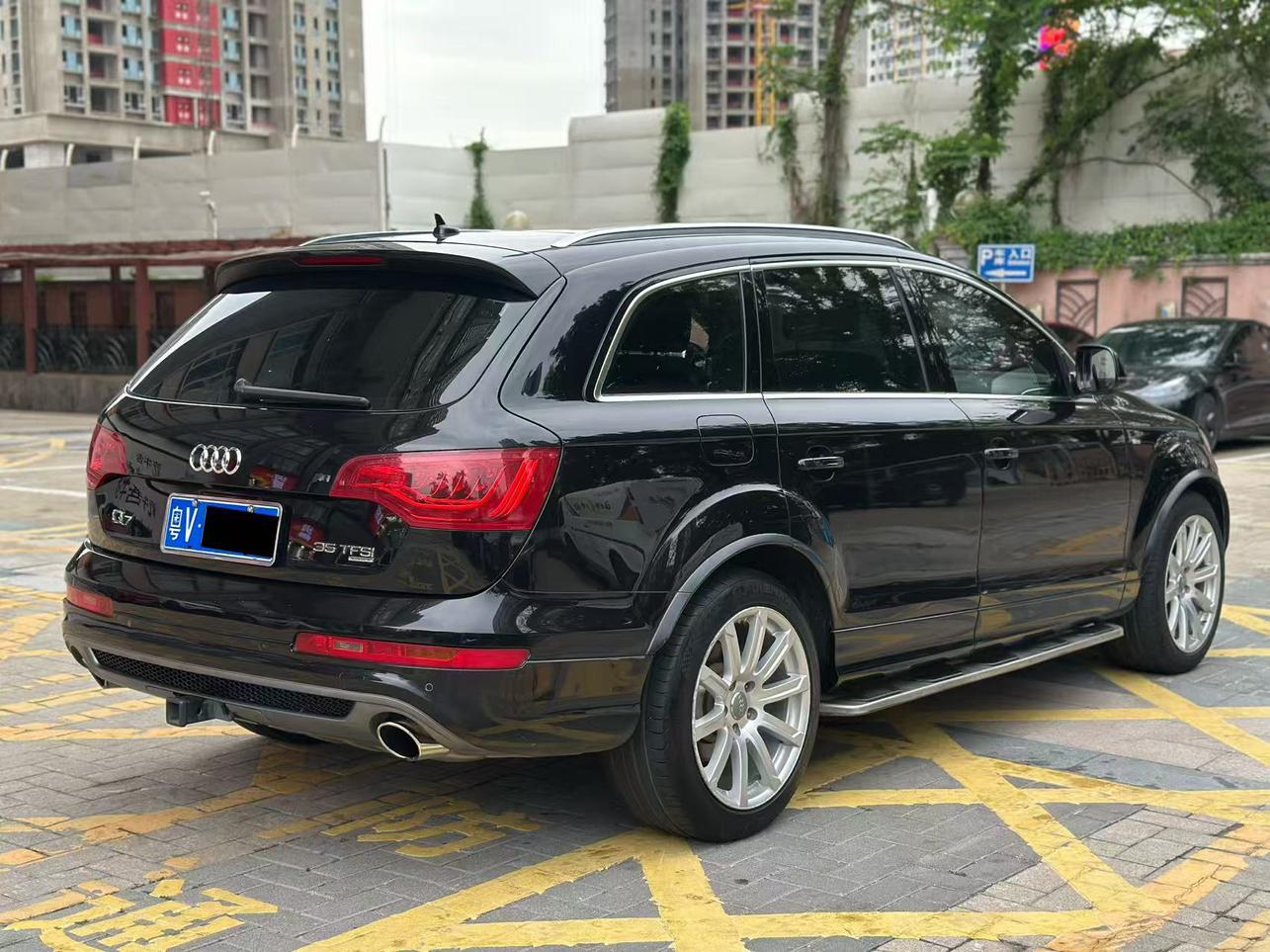 Audi Q7 2012 thumb 4
