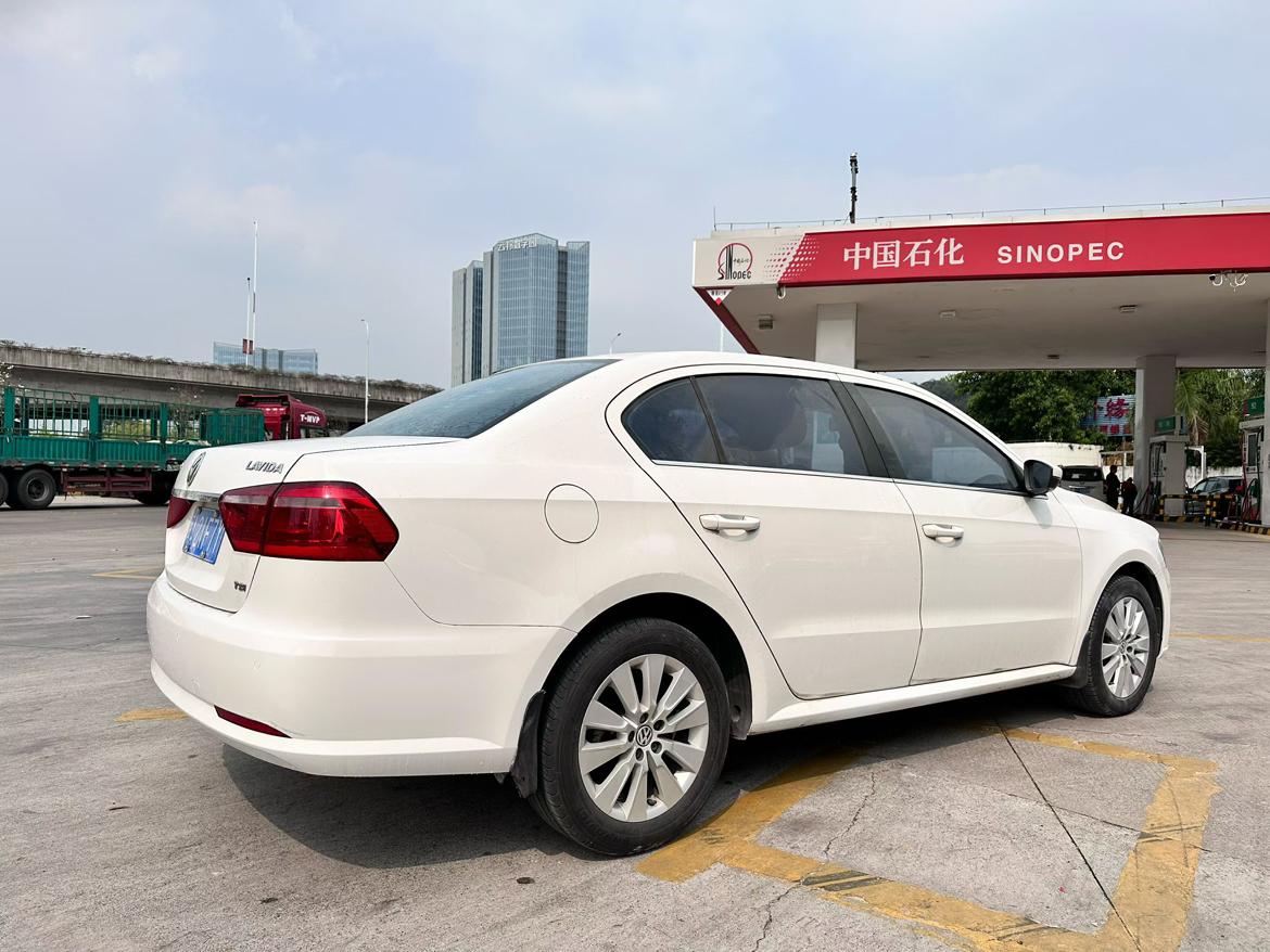 Volkswagen Lavida XR 2014 thumb 4