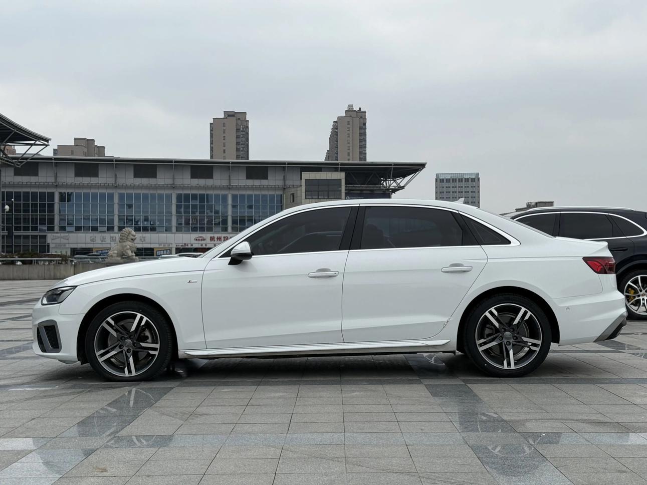 Audi A4 2020 thumb 2
