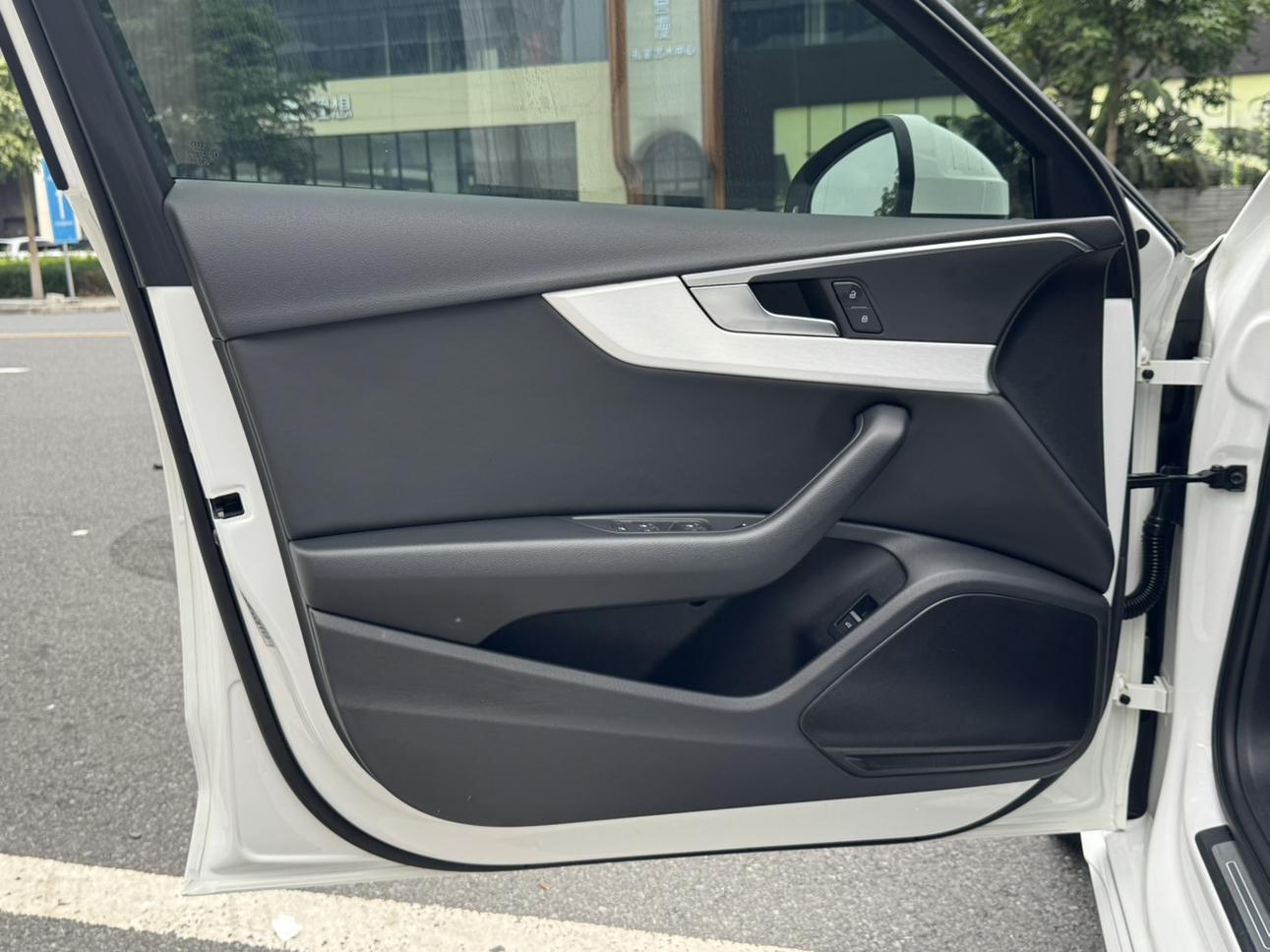 Audi A4 2020 thumb 3