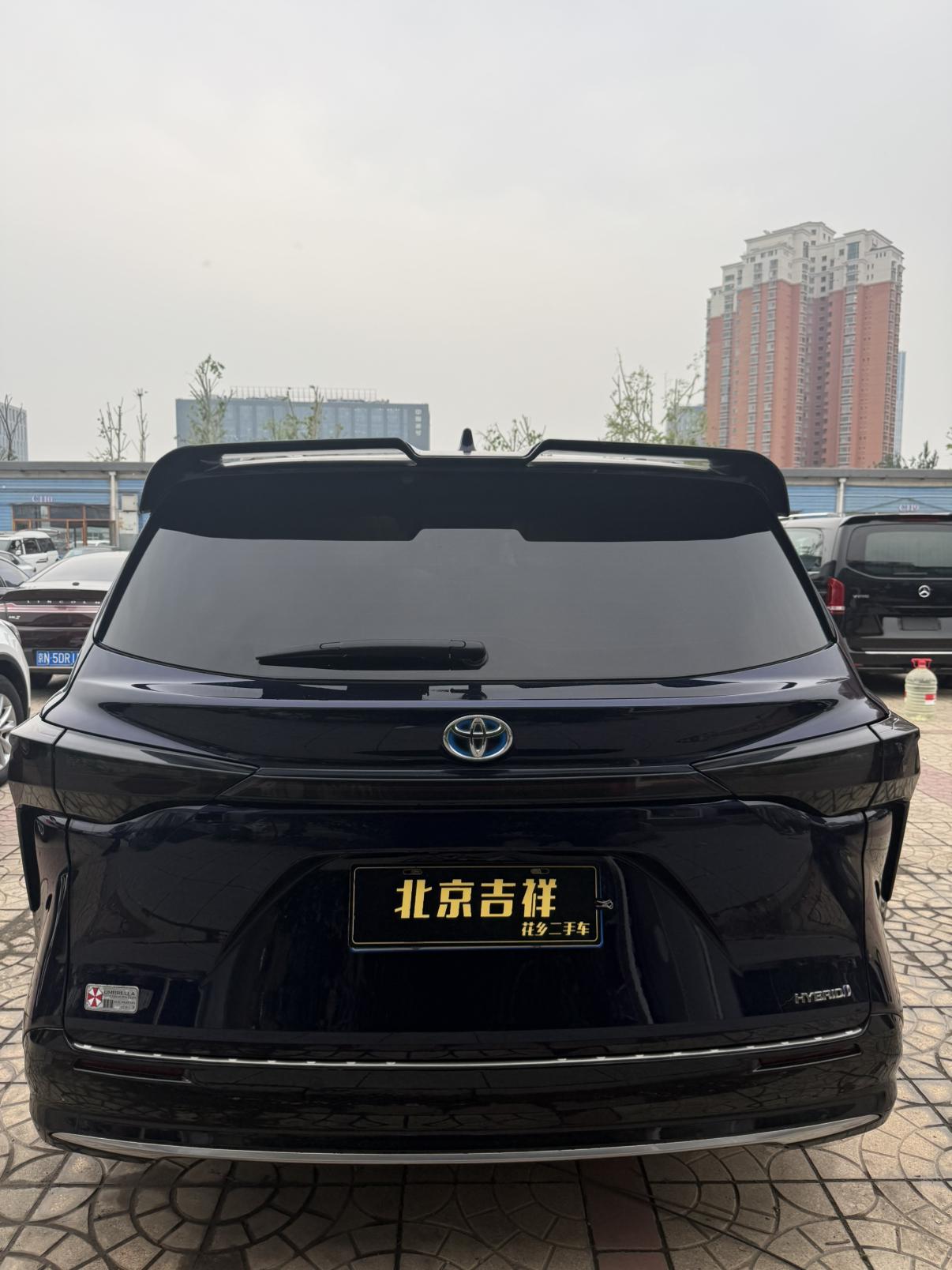 Toyota Sienna 2023 thumb 2