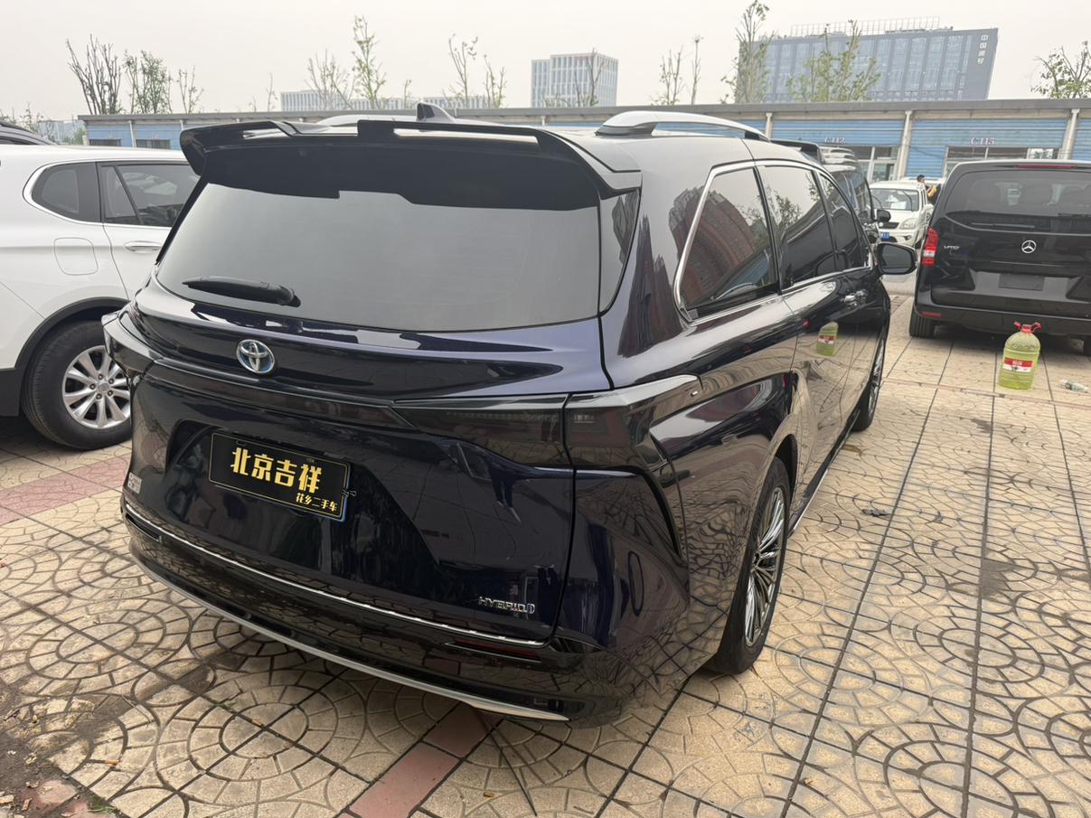 Toyota Sienna 2023 thumb 3