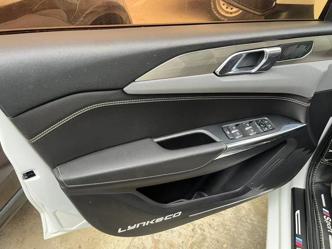 Lynk & Co 03 2019 thumb 3