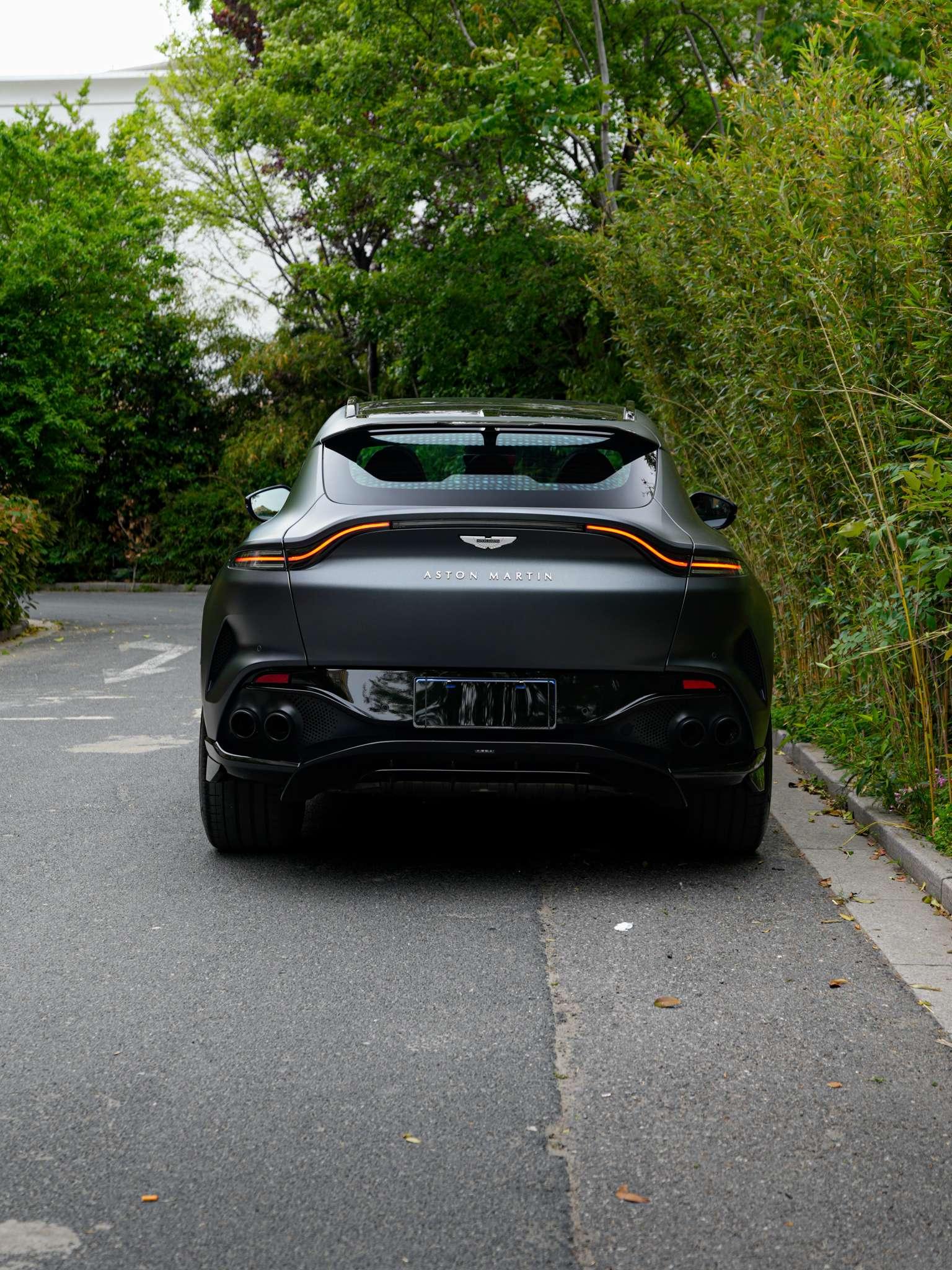 Aston Martin DBX 2024 thumb 2