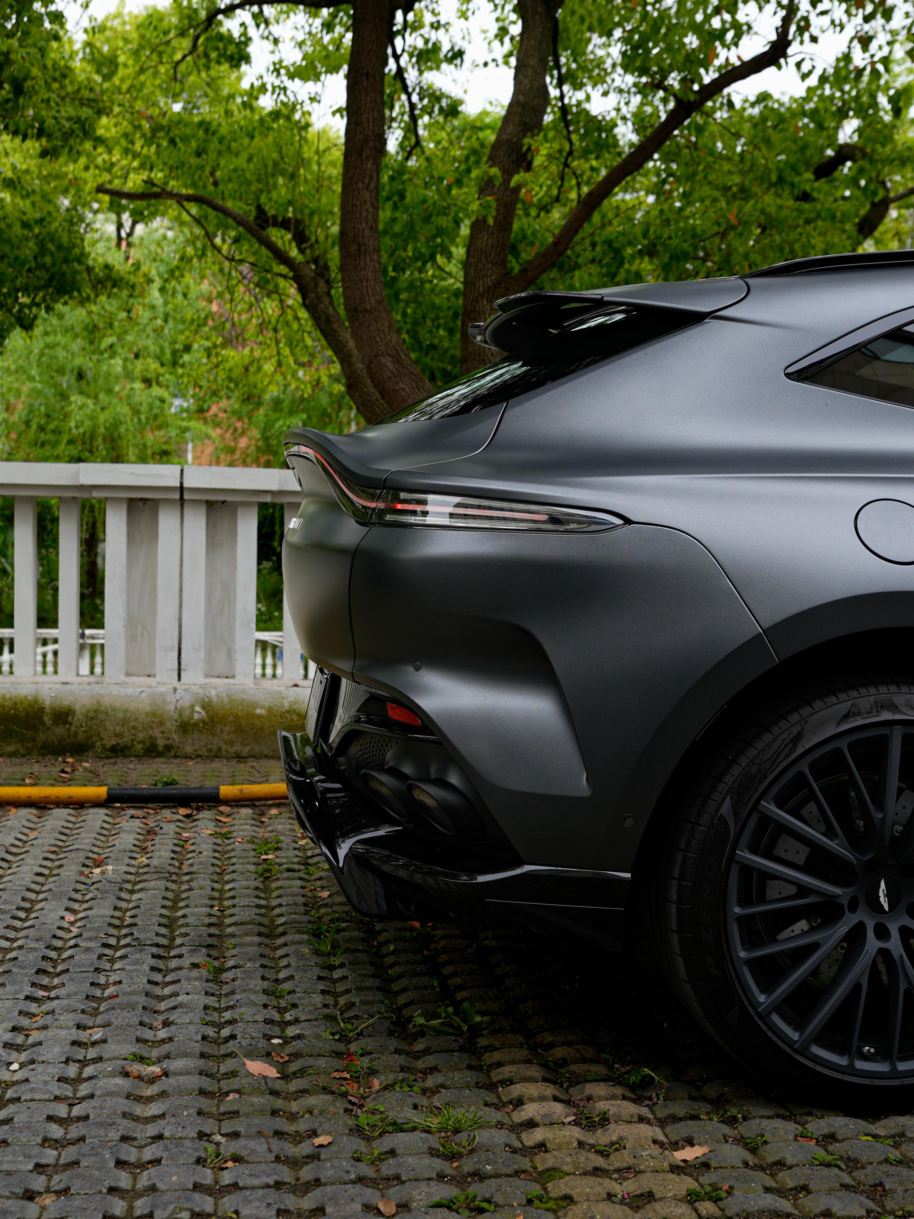 Aston Martin DBX 2024 thumb 4