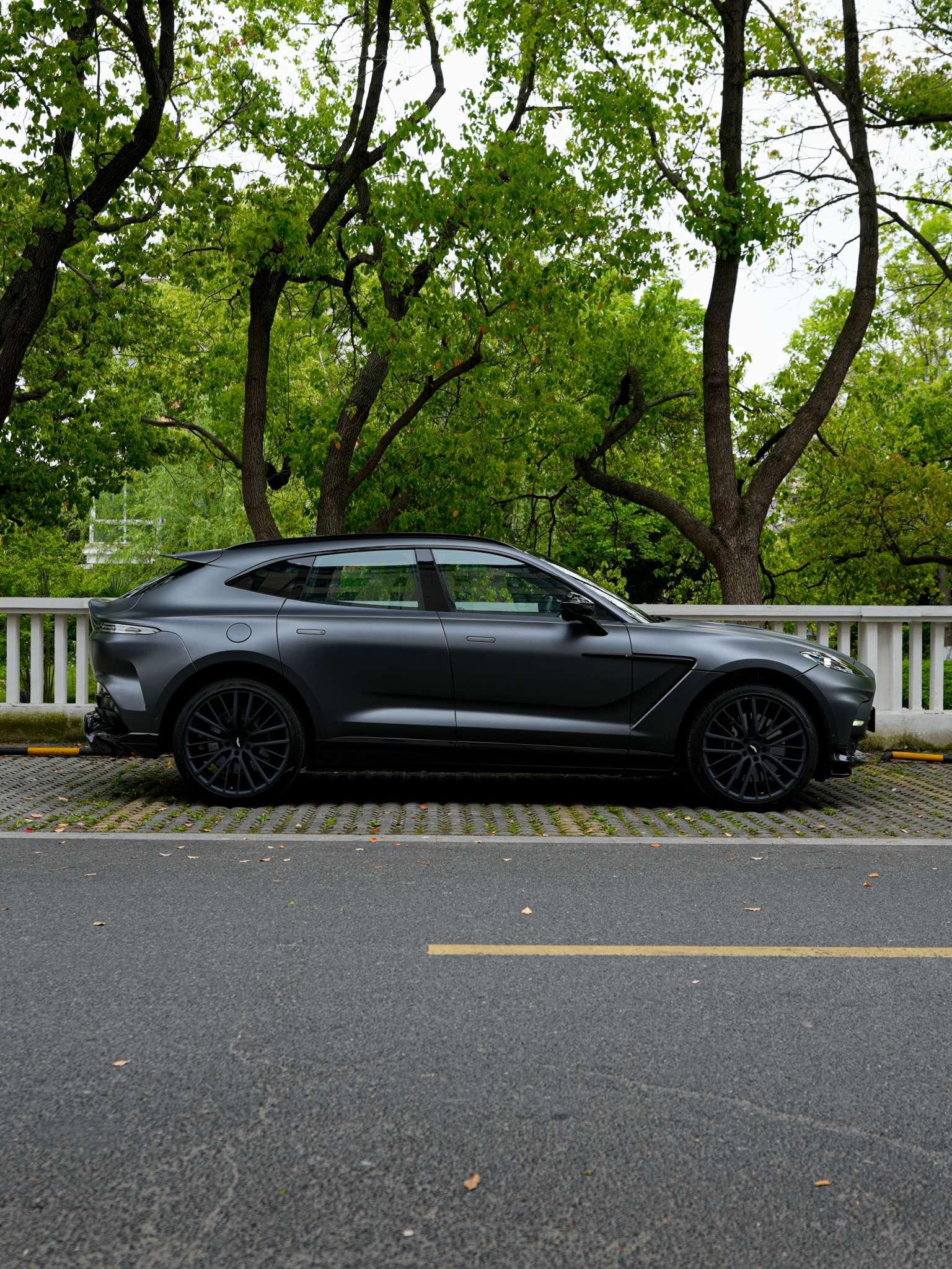 Aston Martin DBX 2024 thumb 5