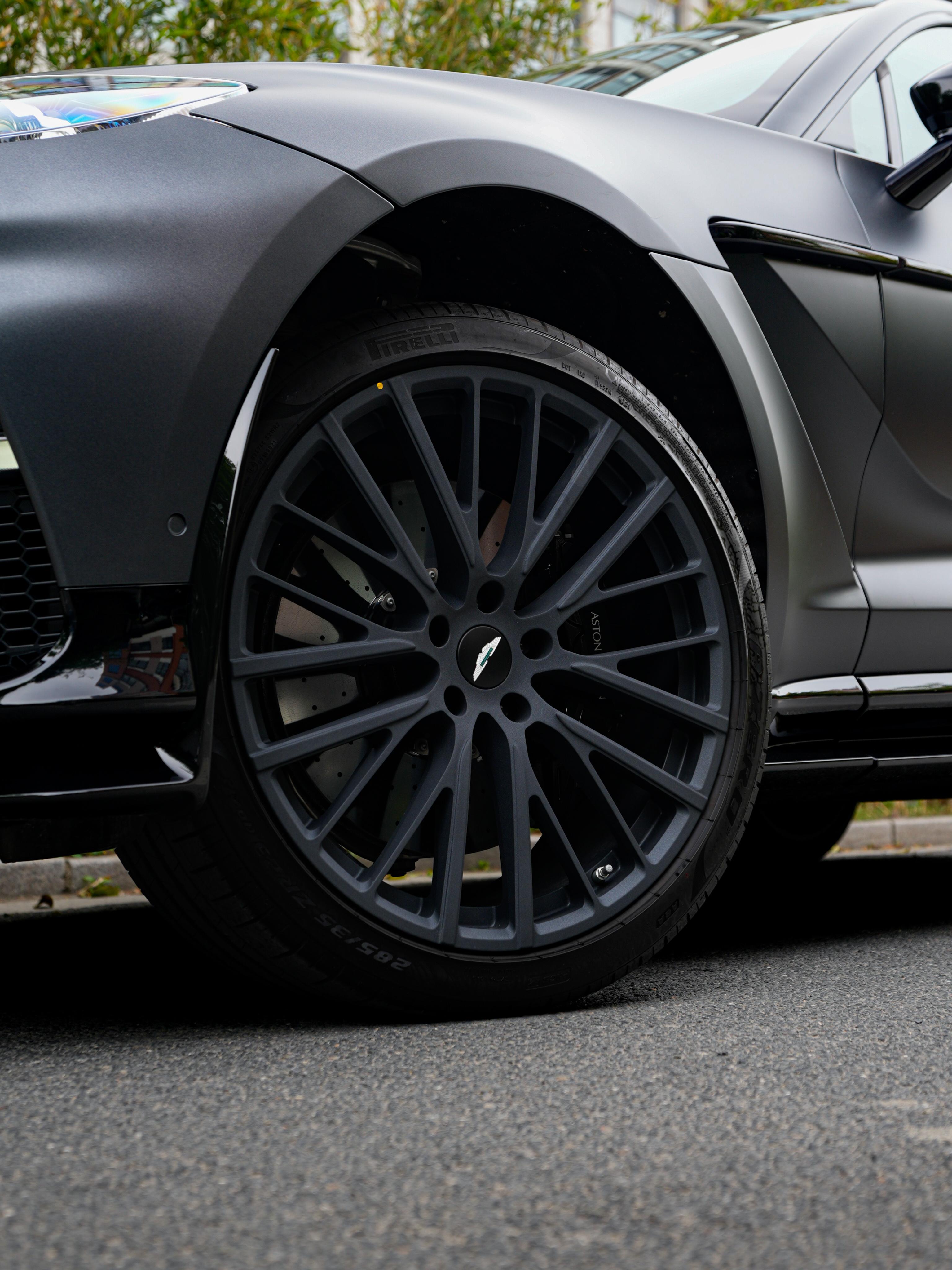 Aston Martin DBX 2024 thumb 6
