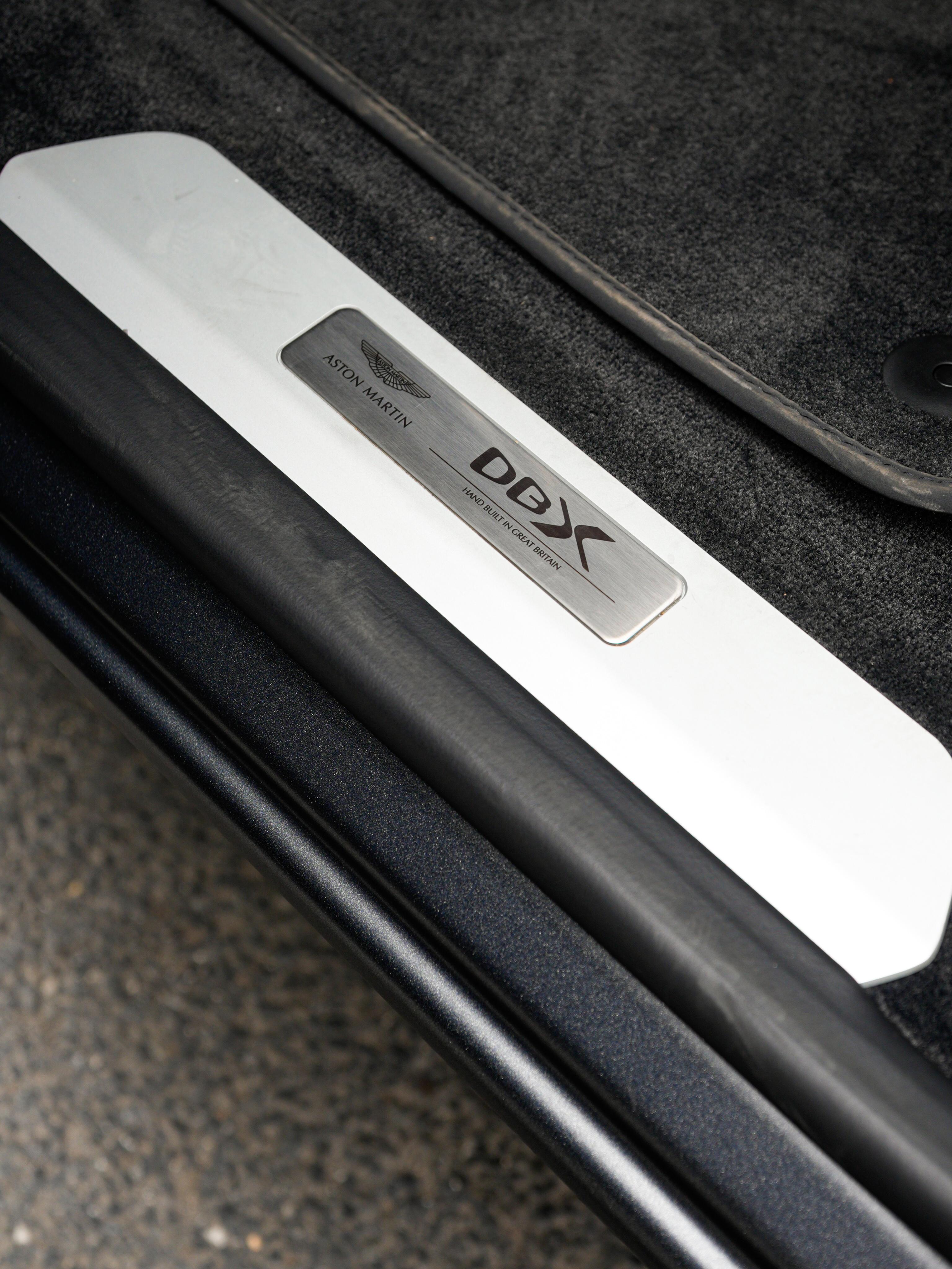 Aston Martin DBX 2024 thumb 12
