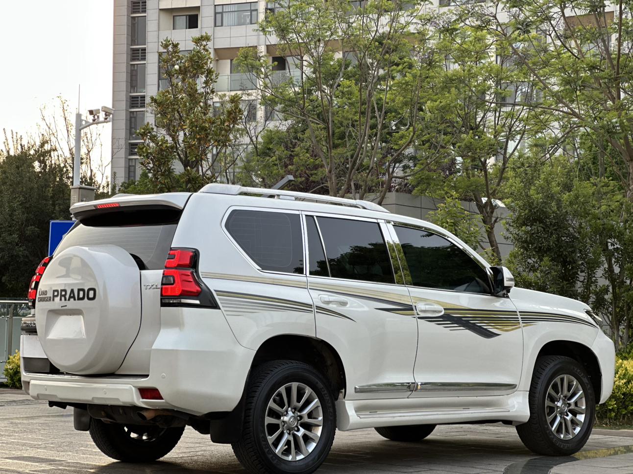 Toyota Land Cruiser Prado 2019 thumb 4