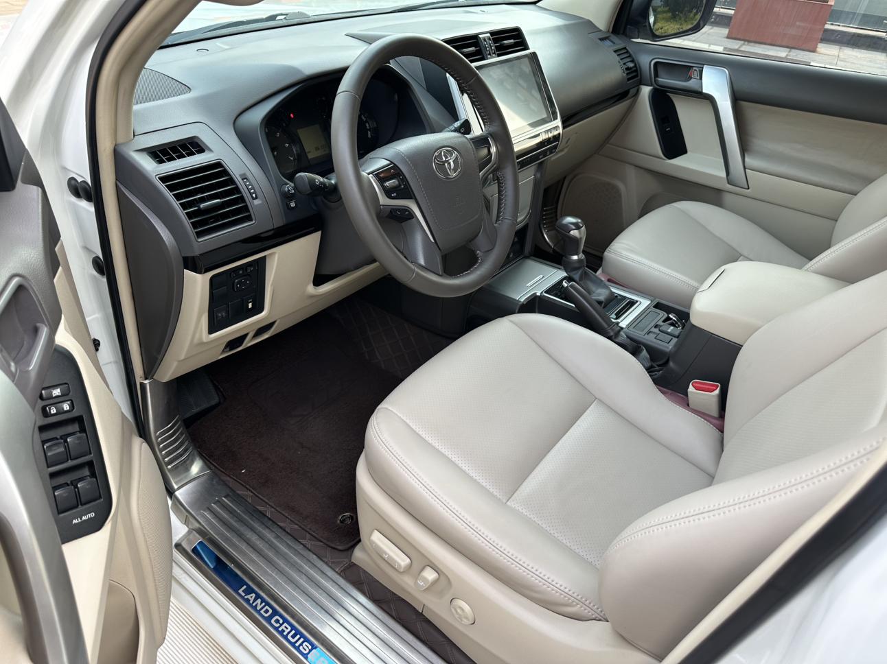 Toyota Land Cruiser Prado 2019 thumb 9