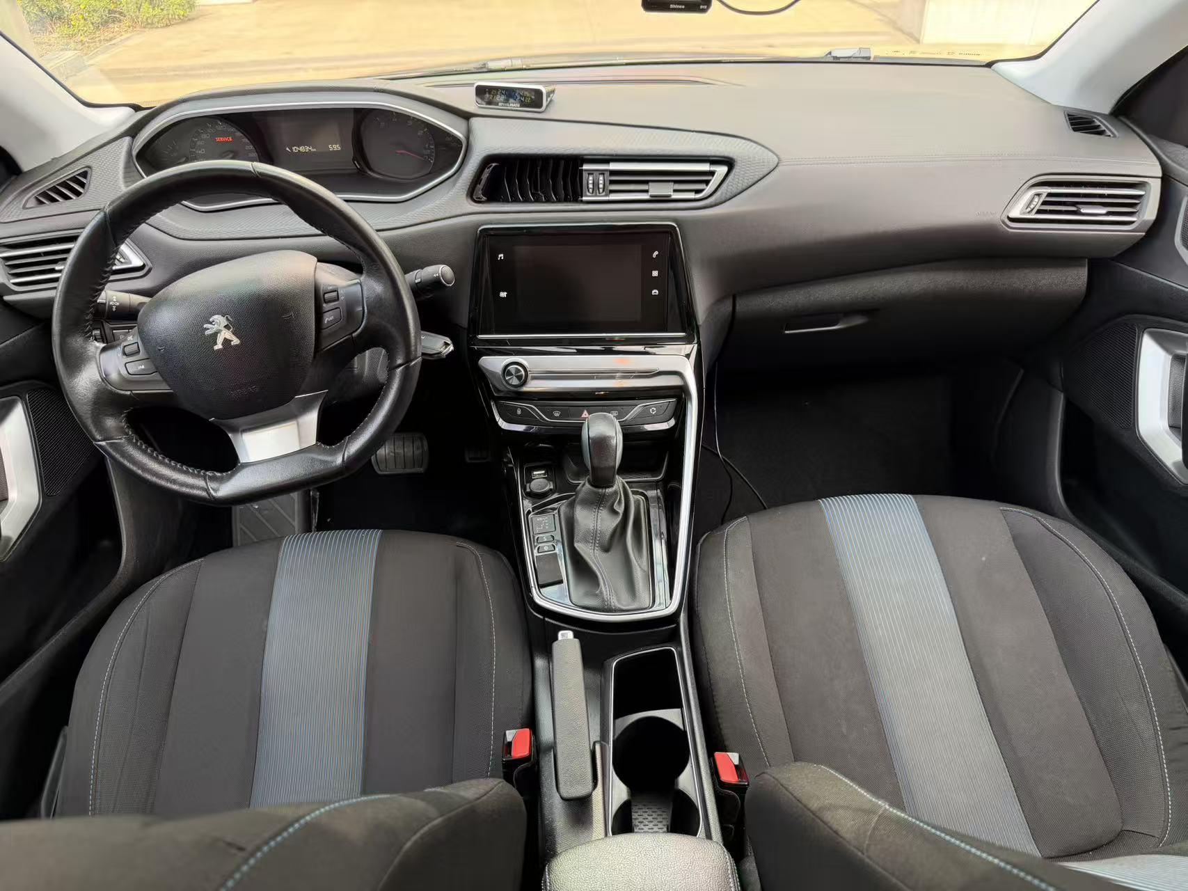 Peugeot 308 2016 thumb 7