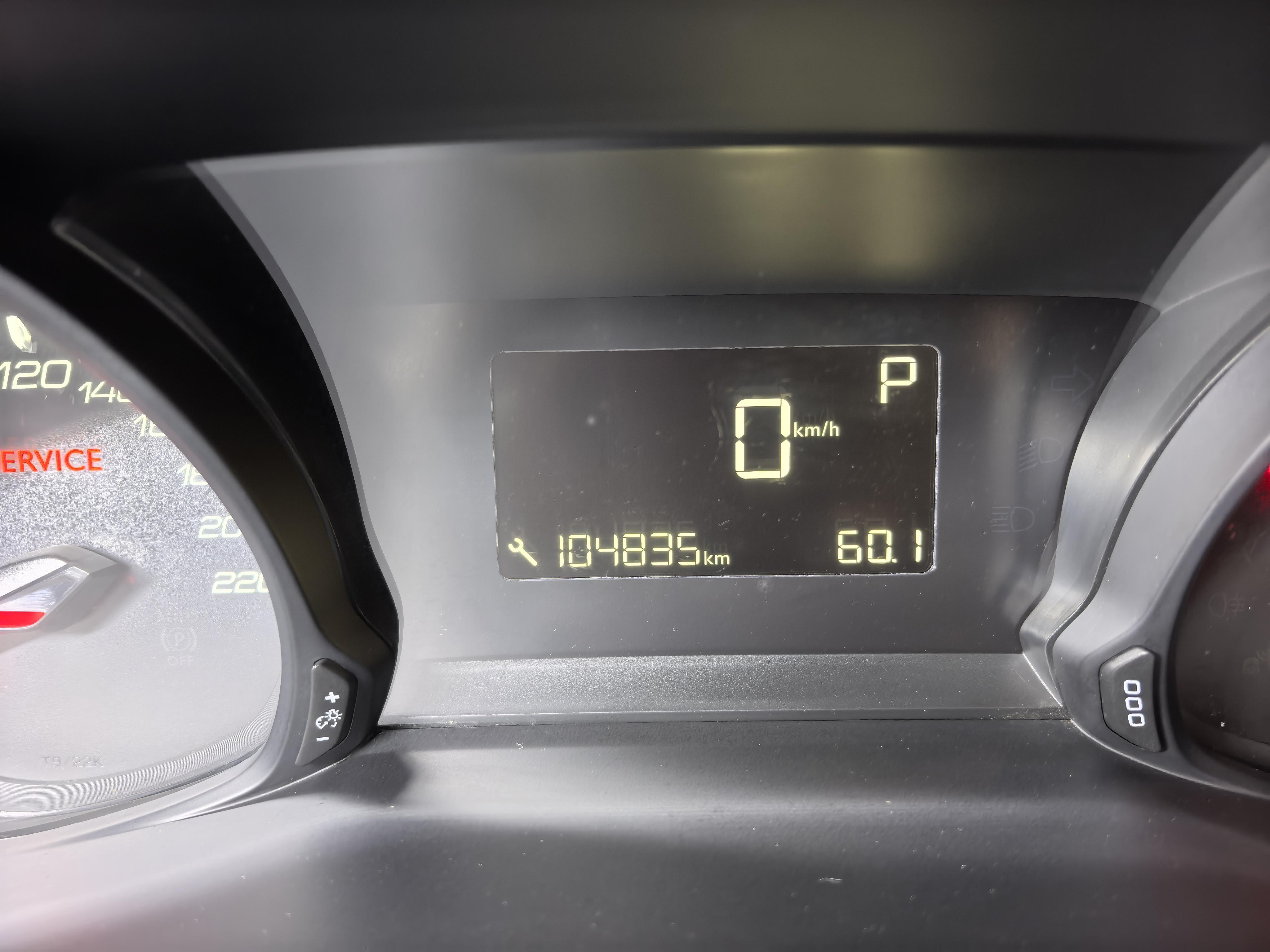 Peugeot 308 2016 thumb 8