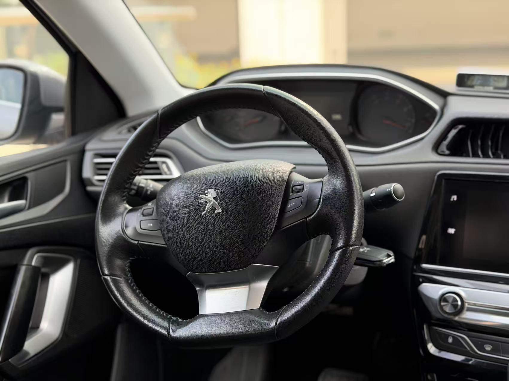 Peugeot 308 2016 thumb 9