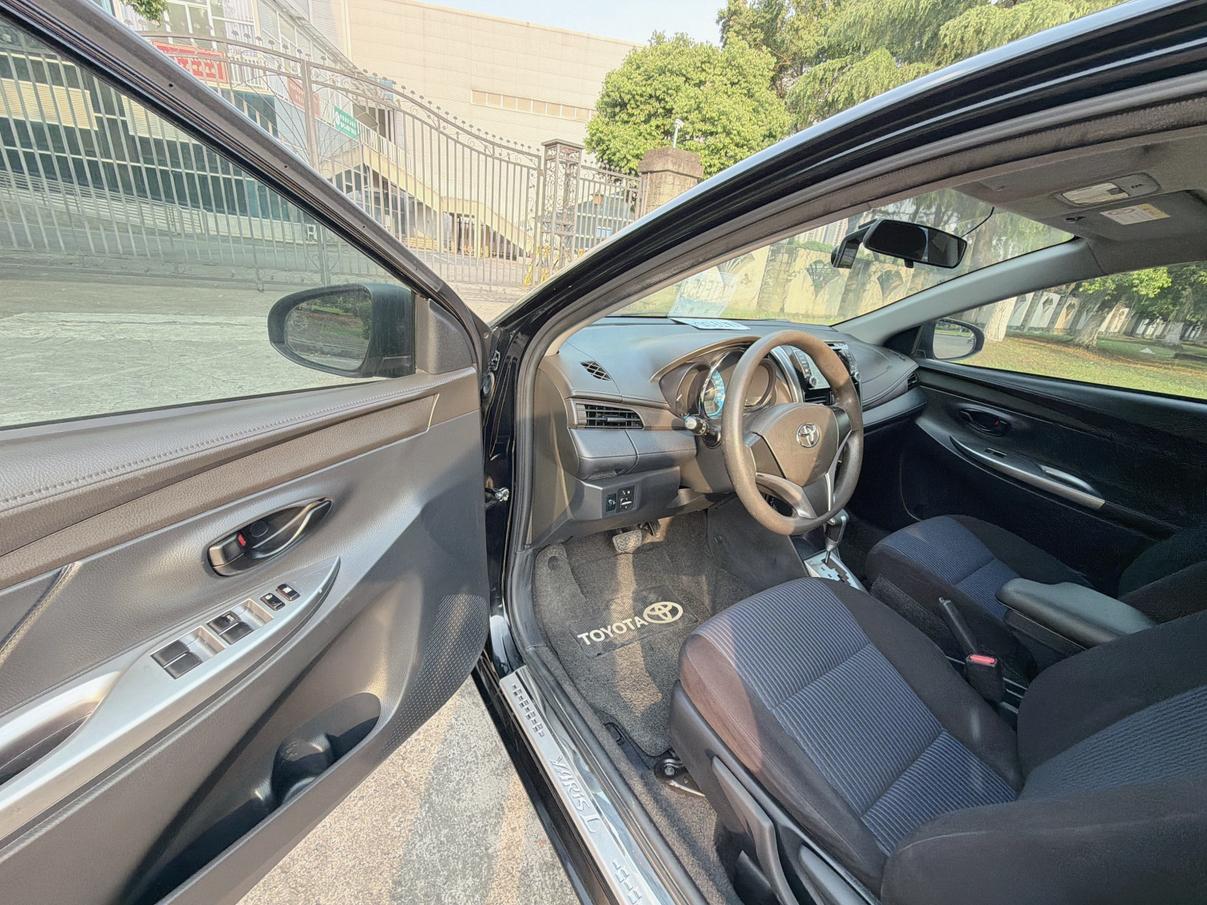 Toyota Yaris 2015 thumb 9