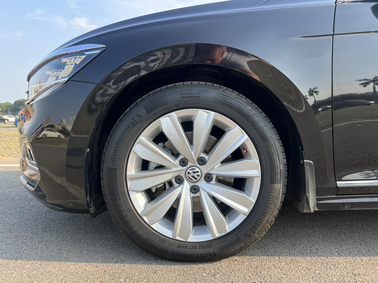 Volkswagen Passat (North America and China) 2019 thumb 8