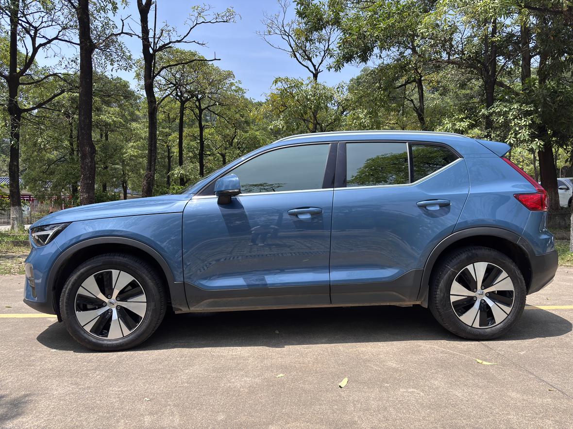 Volvo XC40 2023 thumb 2