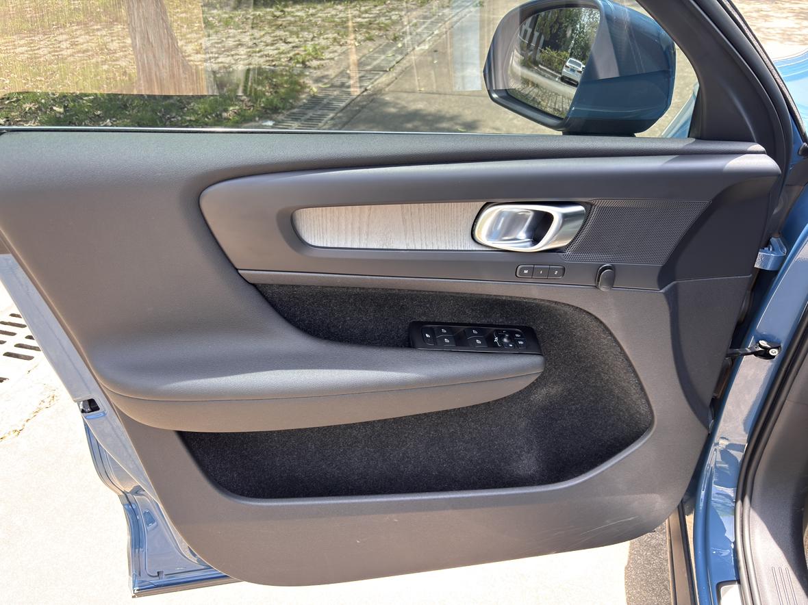 Volvo XC40 2023 thumb 9