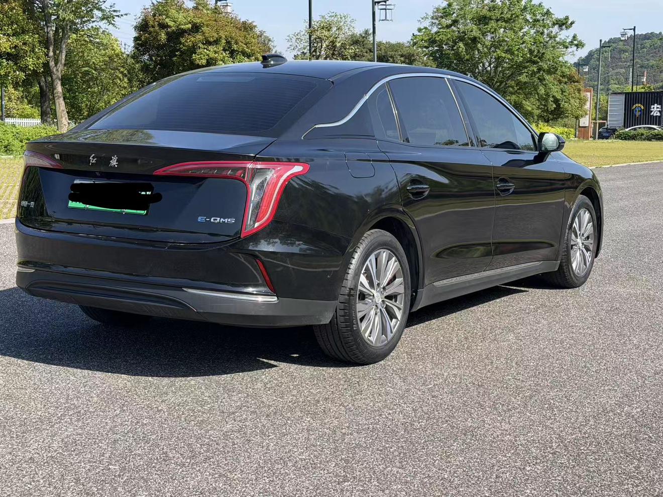 Hongqi E-QM5 2022 thumb 4